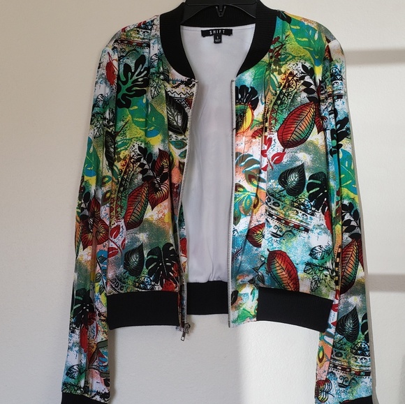 Cropped jacket. - Picture 4 of 5